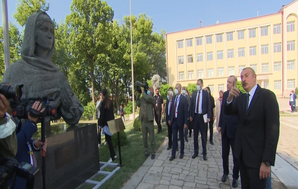 President Ilham Aliyev, President Recep Tayyip Erdogan visited monuments of famous Azerbaijani personalities Natavan, Bulbul and Uzeyir Hajibayov in Shusha