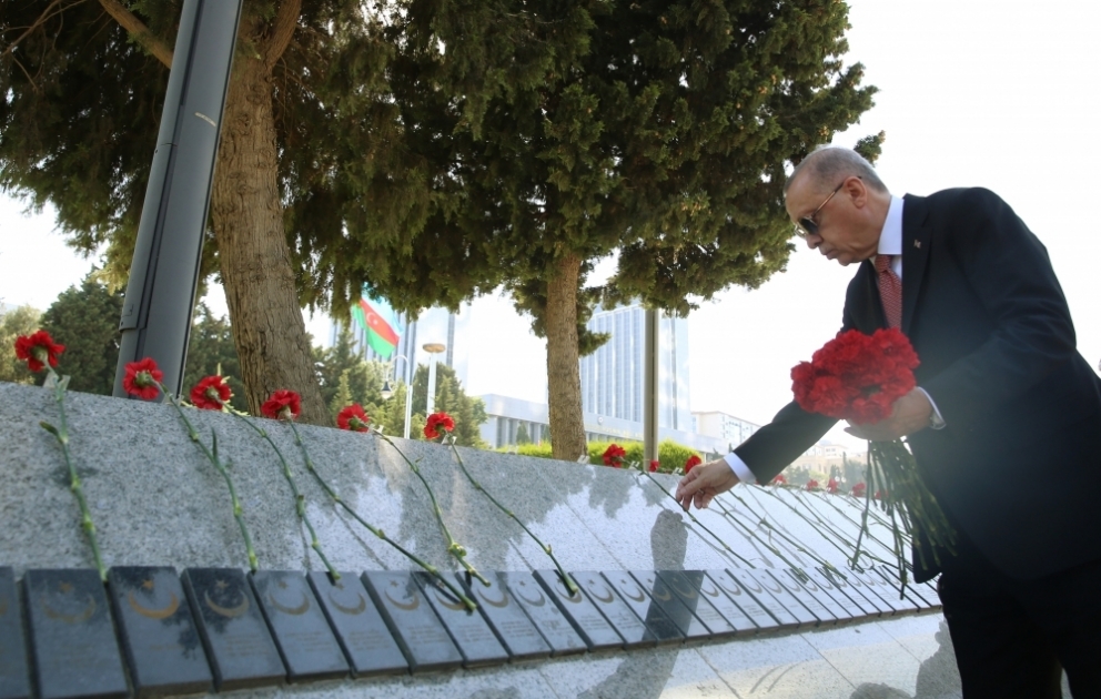 Şəhidlərin xatirəsinə ehtiram