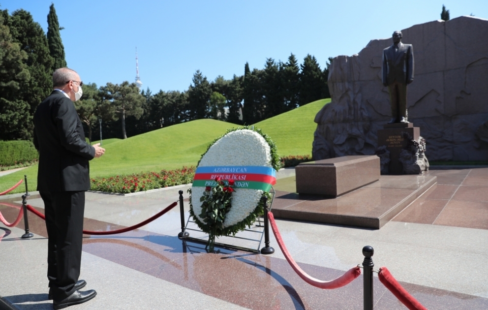 Turkish President Recep Tayyip Erdogan visited grave of national leader Heydar Aliyev