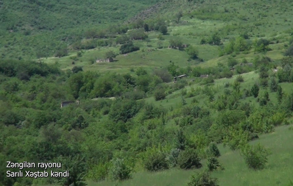 Verteidigungsministerium präsentiert Videoaufnahmen aus dem befreiten Dorf Sarili Khaschtab im Bezirk Zangilan