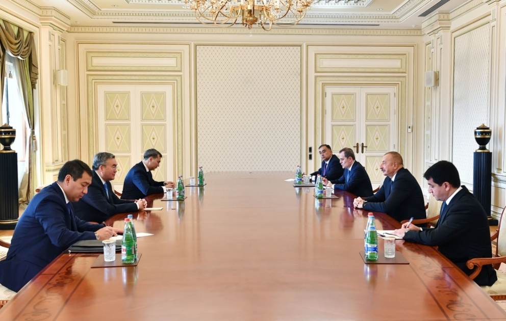 Le président Ilham Aliyev reçoit le vice-Premier ministre kazakh