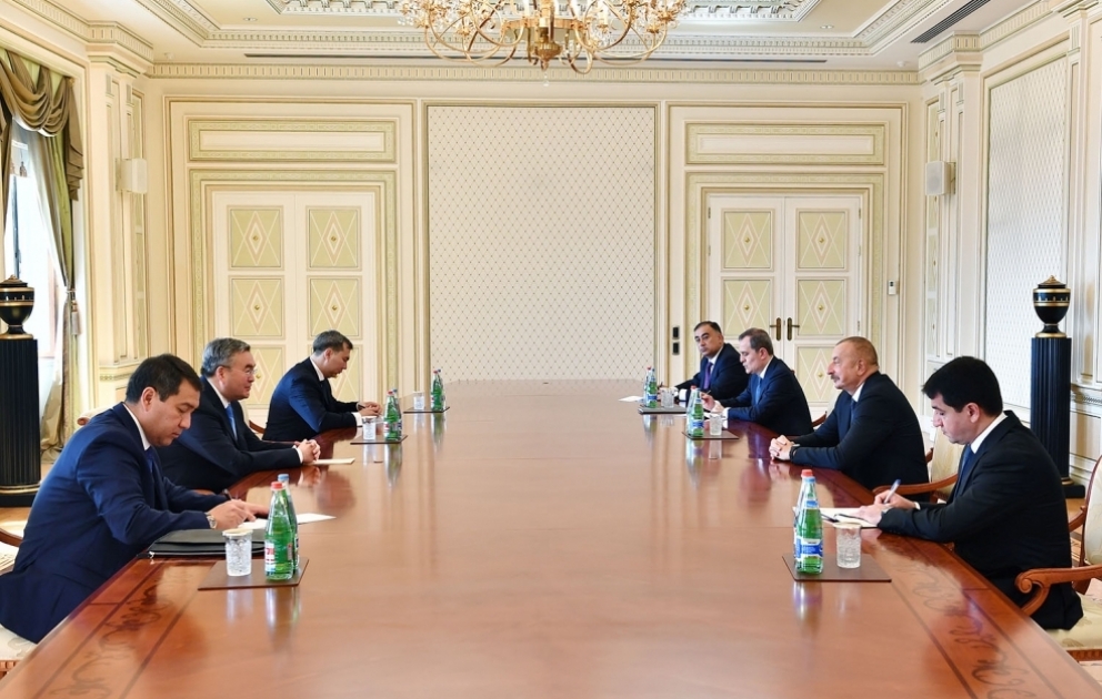 Präsident Ilham Aliyev empfängt stellvertretenden Premierminister Kasachstans