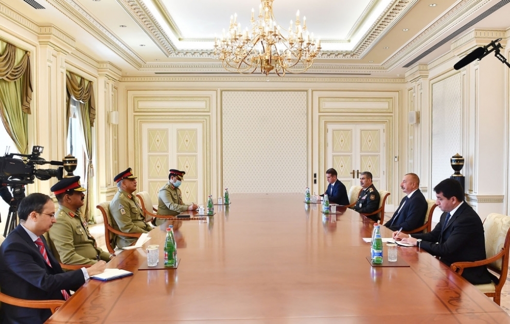 Le président azerbaïdjanais reçoit le commandant de l’Armée de terre pakistanaise