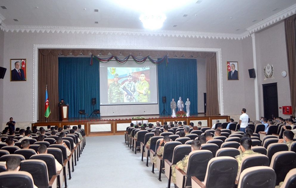 Heydər Əliyev adına Ali Hərbi Məktəbdə şəhidlərin anım mərasimi keçirilib