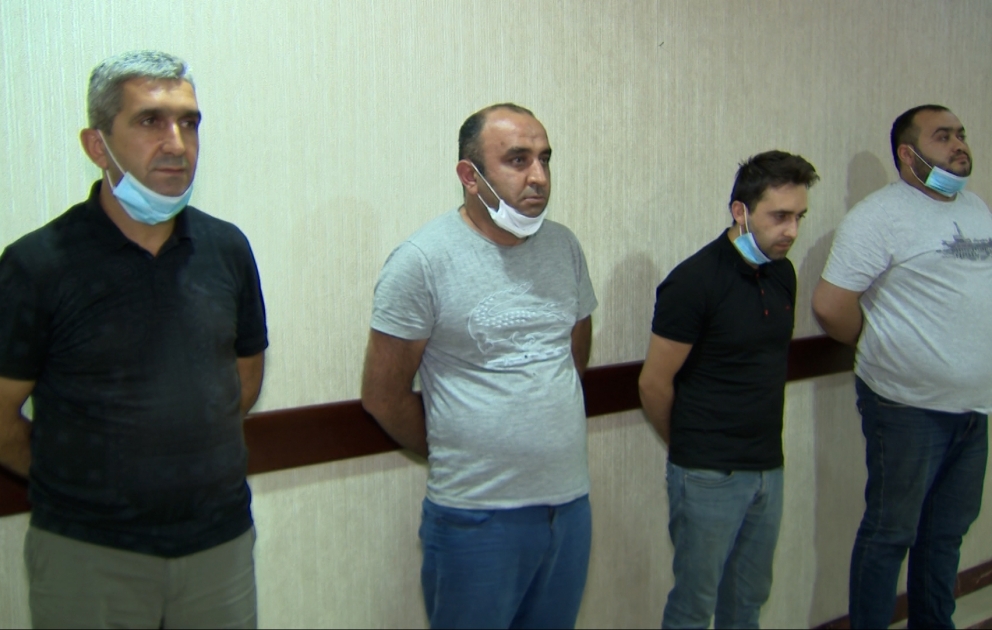 Saxta spirtli içkilər hazırlayan dəstə üzvləri tutulub
