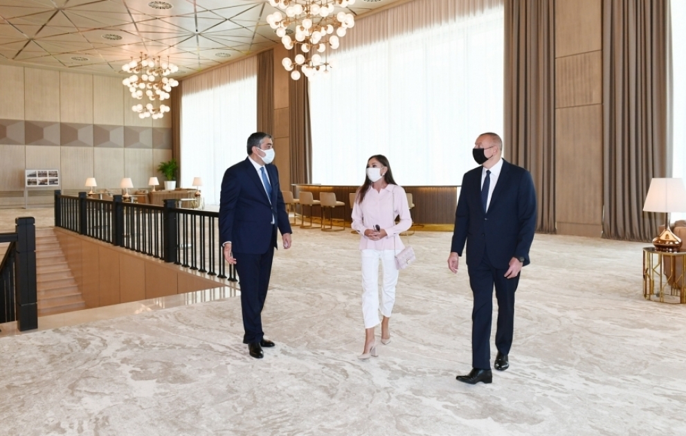 Prezident İlham Əliyev “Gülüstan” sarayında yenidənqurmadan sonra yaradılan şəraitlə tanış olub