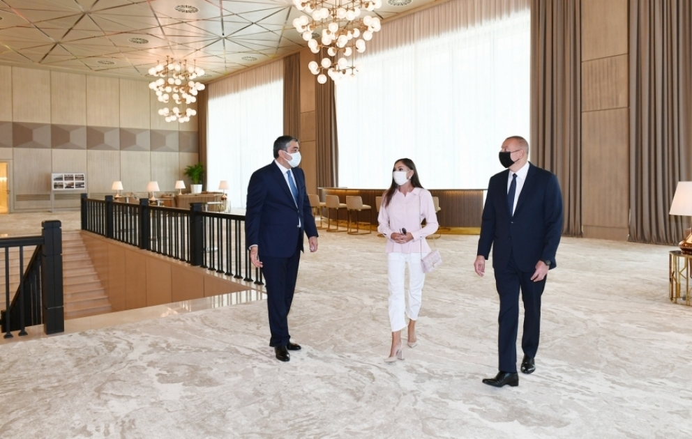 Präsident Ilham Aliyev weiht Gülustan-Palast nach einer umfassenden Rekonstruktion ein