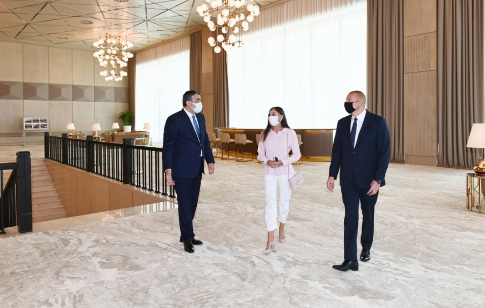 Le président Ilham Aliyev prend connaissance des conditions créées au palais de Gulustan après sa reconstruction