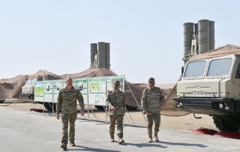 President Ilham Aliyev viewed conditions created at new military camp of Air Force of Defense Ministry and apartments for families of servicemen