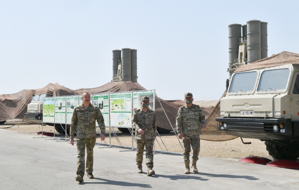 Le président Ilham Aliyev visite une nouvelle cité militaire de l’Armée de l’air azerbaïdjanaise