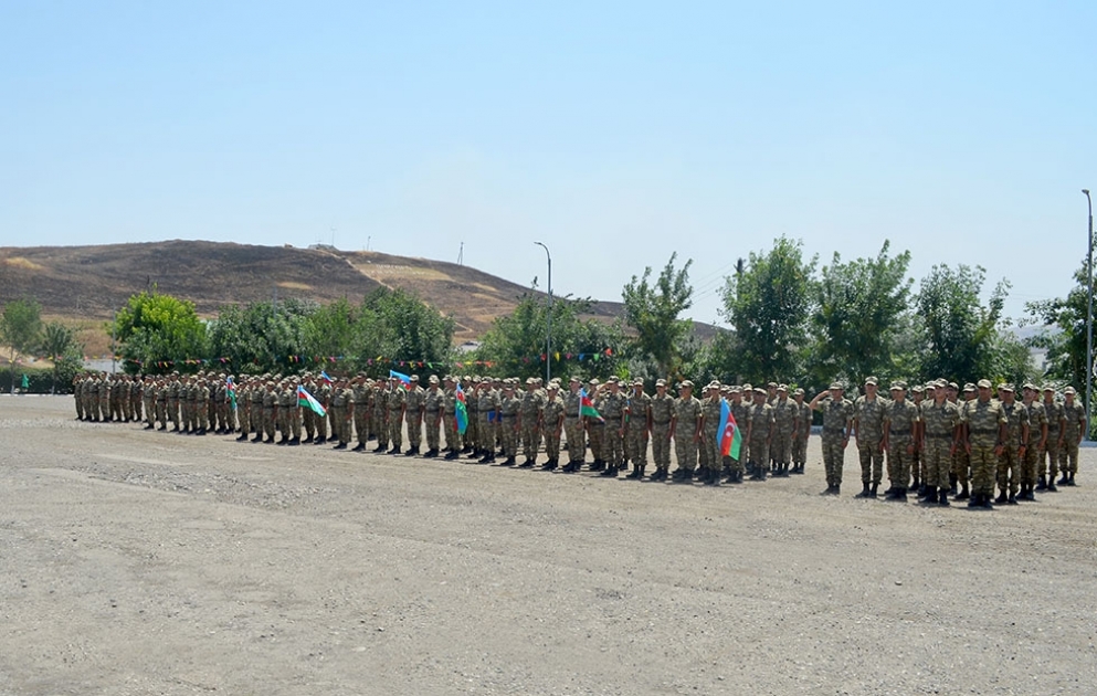Azərbaycan Ordusunda ehtiyata buraxılan hərbi qulluqçuların yola salınması mərasimi keçirilib