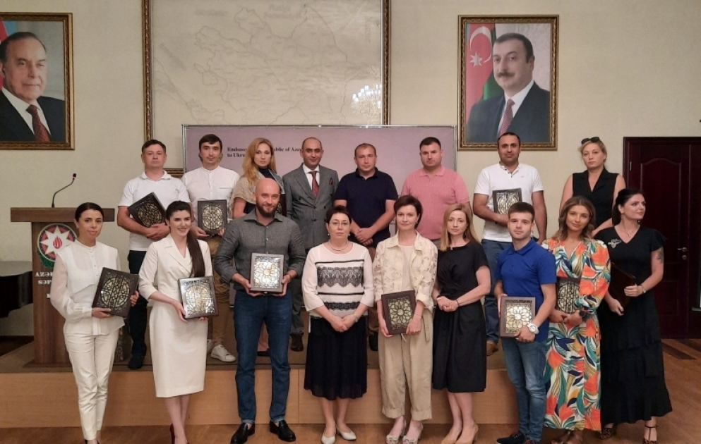 Vətən müharibəsində Azərbaycanın haqlı mübarizəsini işıqlandıran ukraynalı jurnalistlər mükafatlandırılıb
