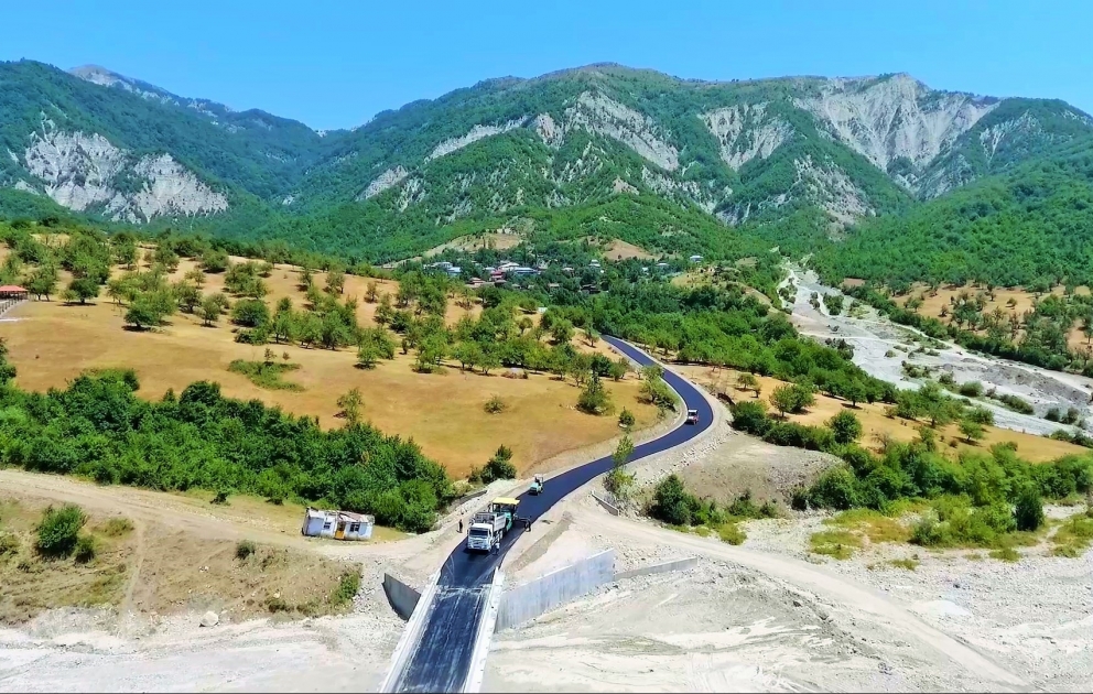 İsmayıllıda qədim tarixə malik kəndlərə aparan yollar yenidən qurulur