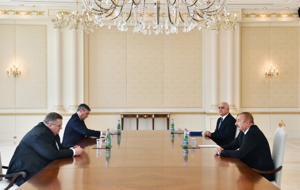 Президент Ильхам Алиев принял заместителя премьер-министра Российской Федерации