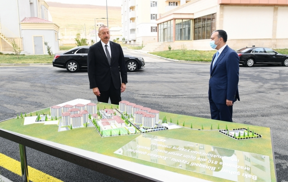 Prezident İlham Əliyev Xocasən qəsəbəsində şəhid ailələri və müharibə əlillərinə mənzillərin və avtomobillərin təqdim olunması mərasimində iştirak edib