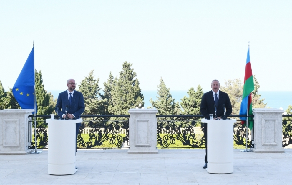 Le président Ilham Aliyev et le président du Conseil européen Charles Michel tiennent une conférence de presse conjointe