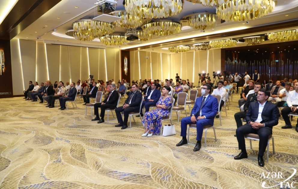 Vətən müharibəsində xüsusi fədakarlıq göstərmiş jurnalistlər mükafatlandırılıb