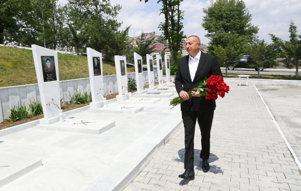 Prezident İlham Əliyev Daşkəsəndə Şəhidlər xiyabanını ziyarət edib