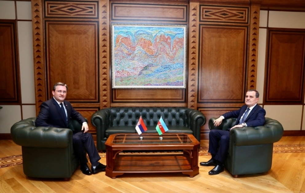 Außenminister von Aserbaidschan und Serbien treffen sich in Baku