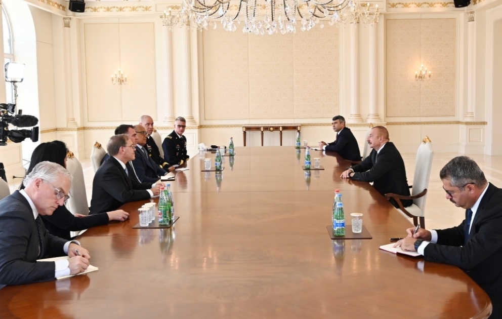Präsident Ilham Aliyev empfängt Delegation um Gouverneur von US-Bundesstaat Oklahoma Kevin Stitt