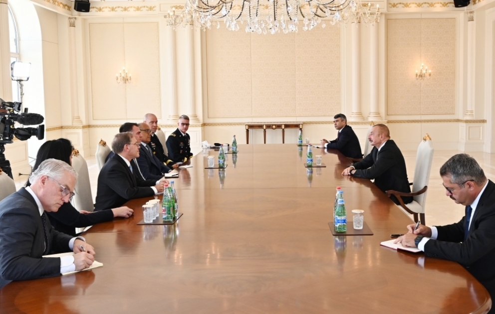 Le président Ilham Aliyev reçoit une délégation menée par le gouverneur de l’Oklahoma