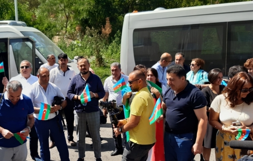 Azərbaycanın diaspor nümayəndələrinin Şuşaya səfəri başlayıb