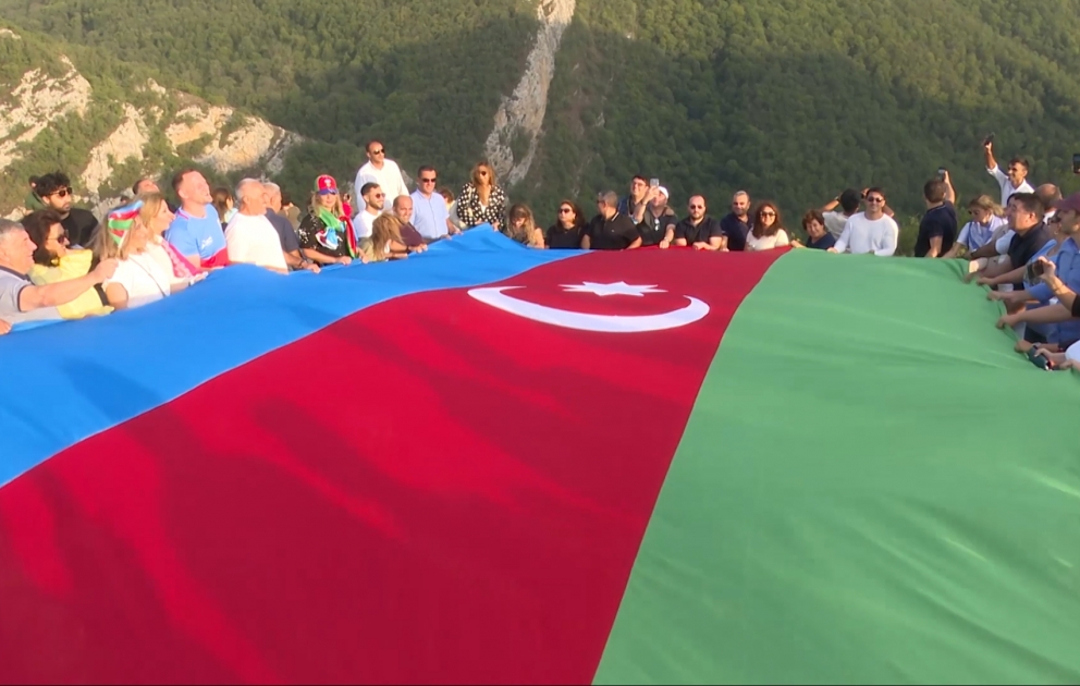 Xaricdə yaşayan soydaşlarımız Şuşa ilə yaxından tanış olub