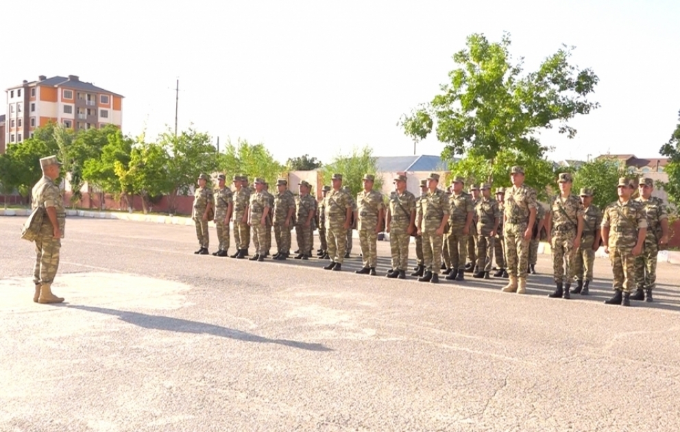 Taqım, bölük, batareya komandirləri və müavinləri ilə toplantılar keçirilib