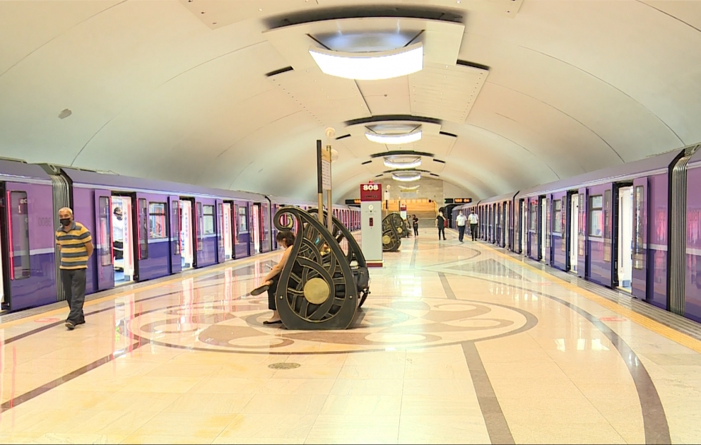 Metropoliten xətlərinə 4 yeni qatar buraxılıb