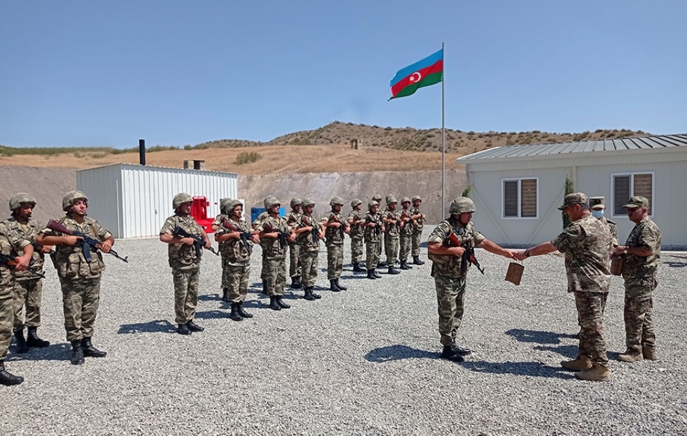 Müdafiə naziri azad olunmuş ərazilərdəki bir neçə yeni hərbi hissədə olub