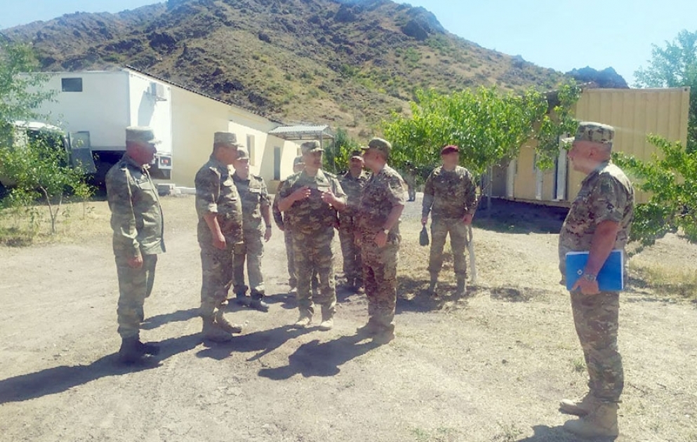 Müdafiə naziri Kəlbəcər və Laçında yerləşən hərbi tibb müəssisələrinə baxış keçirib