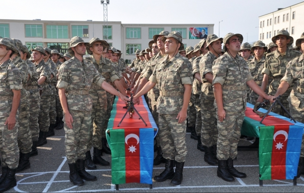 Gəncədə gənc əsgərlərin andiçmə mərasimi keçirilib