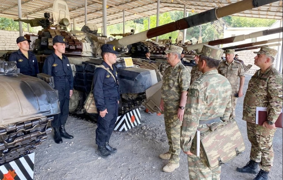 Müdafiə naziri Kəlbəcər və Laçın rayonlarında yerləşən hərbi hissələrdə olub