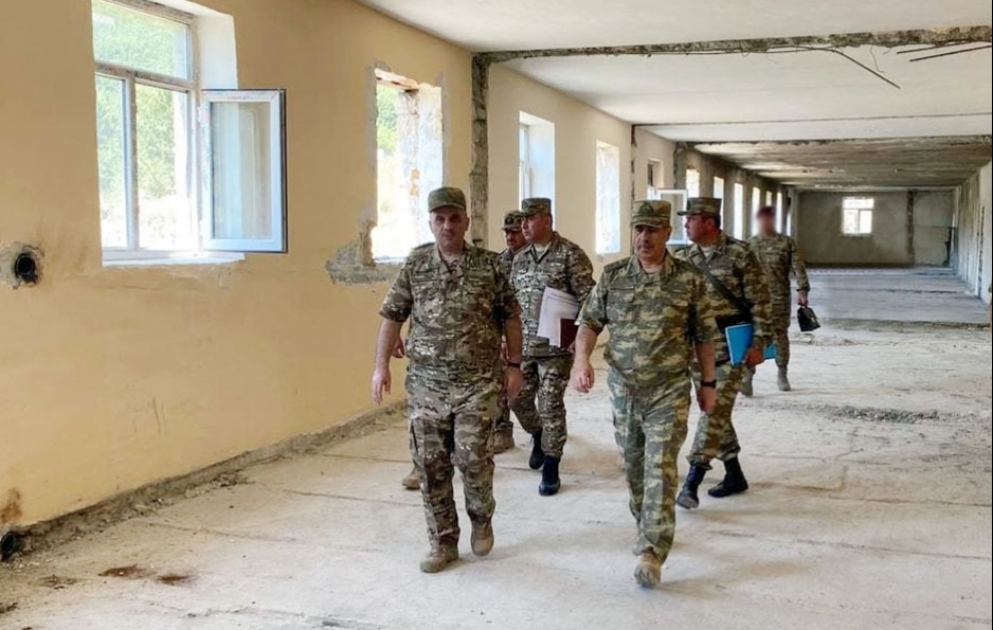 Müdafiə Nazirliyinin rəhbərliyi azad edilmiş ərazilərdə tikintisi davam edən hərbi hissələrdə olub