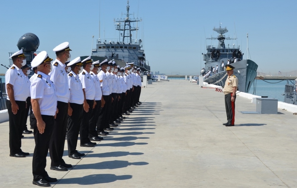 Minister of Defense of Azerbaijan inspected the readiness of the team to participate in the "Sea Cup" contest