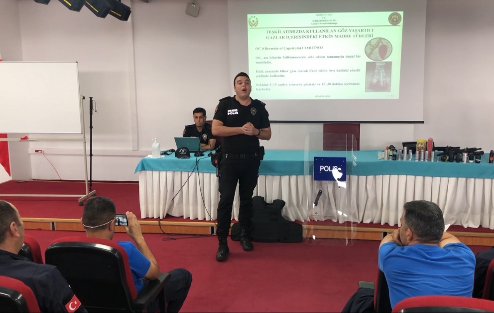 Ankarada azərbaycanlı jurnalistlərə müharibə nəzəriyyəsi və terminologiyası mövzusu tədris olunub