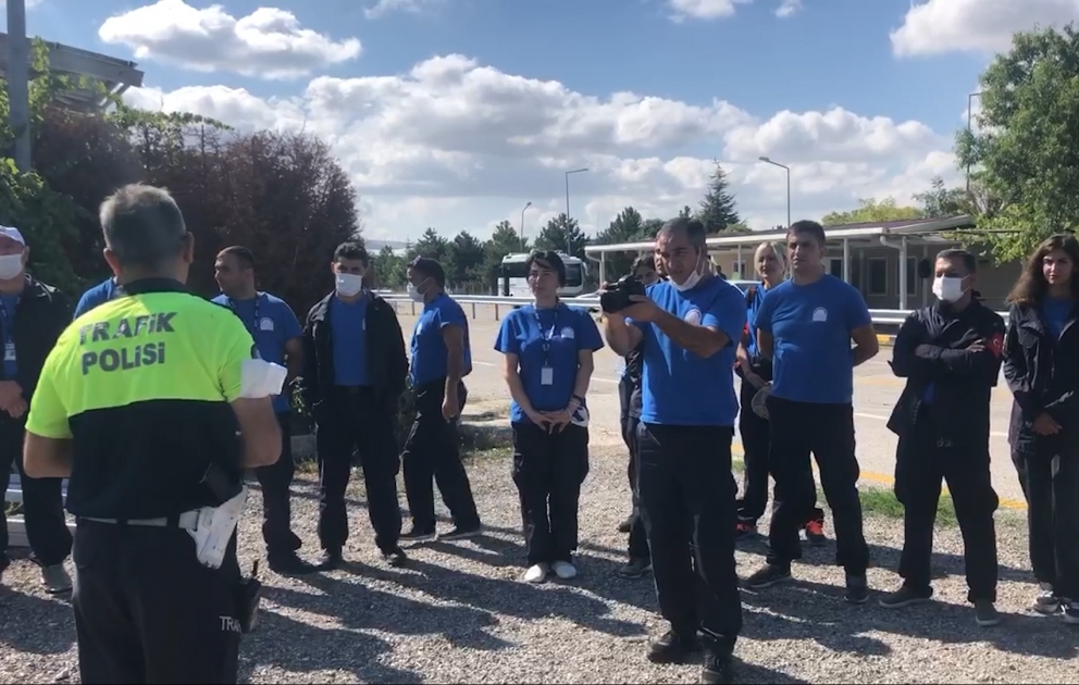 Təlimlərdə jurnalistlərə müharibədə avtomobilin düzgün idarə edilməsi qaydaları tədris olunub
