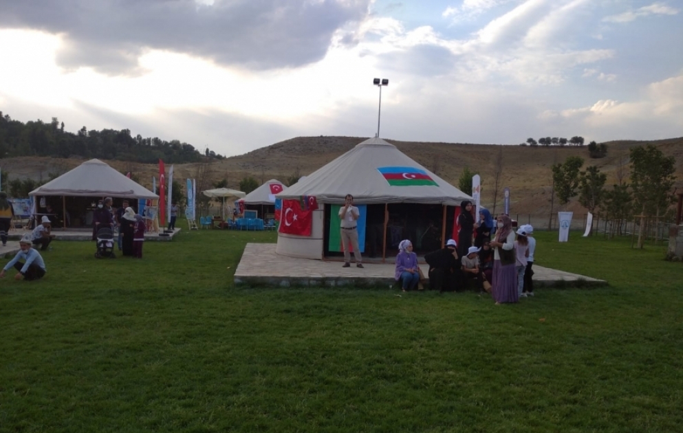 Malazgirt zəfərinin qeyd olunduğu məkanda Azərbaycan mədəniyyətini təbliğ edən çadır fəaliyyət göstərir