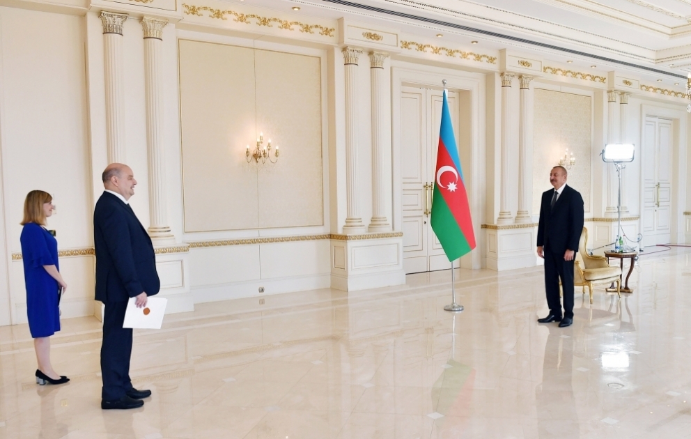 Prezident İlham Əliyev Belçikanın Azərbaycanda yeni təyin olunmuş səfirinin etimadnaməsini qəbul edib