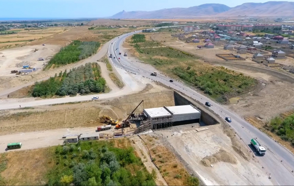 Beynəlxalq nəqliyyat dəhlizinin tərkib hissəsi olan magistralın tikintisi davam etdirilir