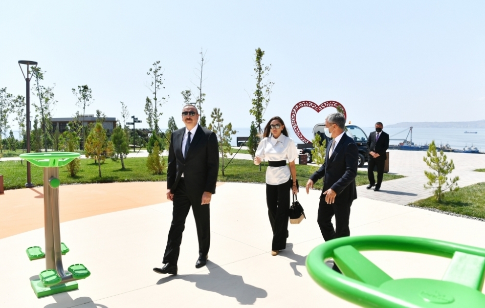 Prezident İlham Əliyev və birinci xanım Mehriban Əliyeva Bakıda yeni yaradılan “Gənclik” parkının açılışında iştirak ediblər
