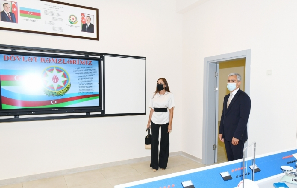 Erste Vizepräsidentin Mehriban Aliyeva weiht im Rayon Khazar von Baku eine Reihe von Erziehungsanstalten ein