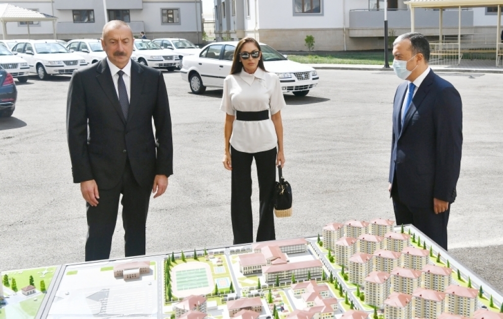 Des appartements et des voitures remis aux familles des martyrs, aux mutilés de guerre et aux héros de la Guerre patriotique 
Le président Ilham Aliyev et la première dame Mehriban Aliyeva ont été présents à la cérémonie
