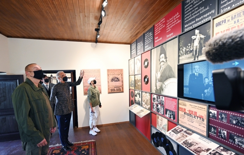 La maison-musée restaurée de Bulbul à Choucha rouverte aux visites
Le président Ilham Aliyev et la première dame Mehriban Aliyeva participent à la cérémonie