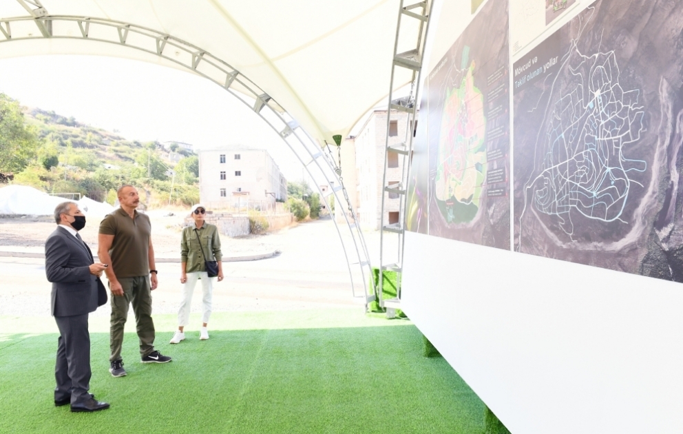 Masterplan von Schuscha Präsident Ilham Aliyev und First Lady Mehriban Aliyeva präsentiert