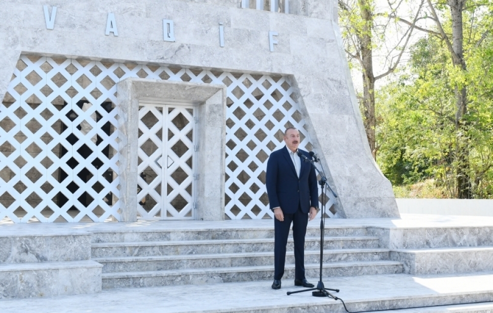 Prezident İlham Əliyev və birinci xanım Mehriban Əliyeva Şuşada Vaqif Poeziya Günlərinin açılışında iştirak ediblər