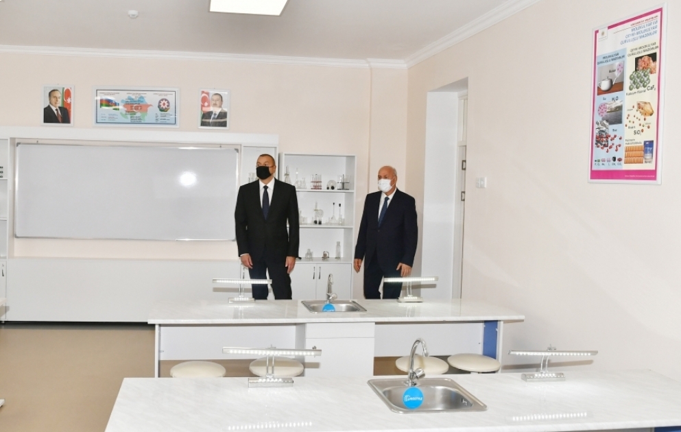 Prezident İlham Əliyev Sumqayıt şəhər 20 nömrəli tam orta məktəbdə yaradılan şəraitlə tanış olub