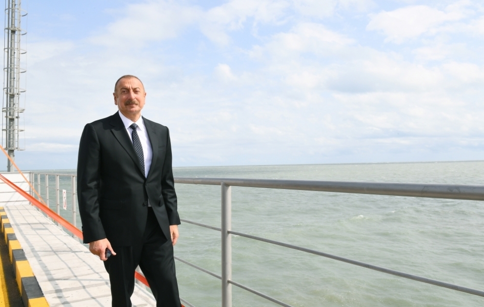 Präsident Ilham Aliyev weiht neue Pumpstation für Kraftwerk Sumgayit ein