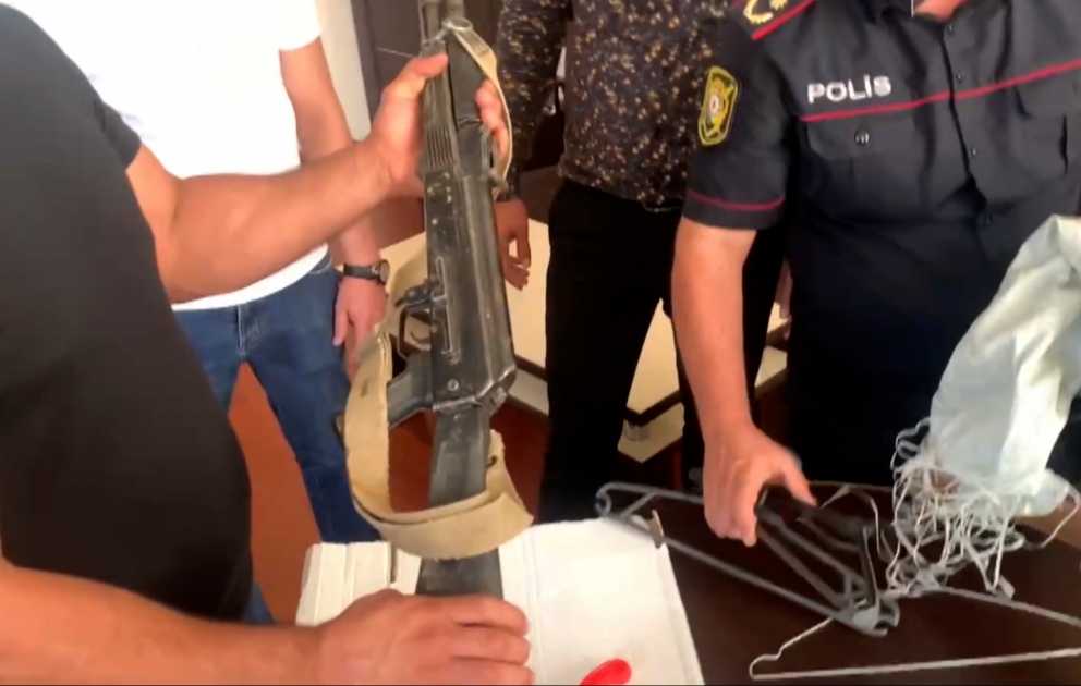 Bakıda əvvəllər məhkum olunmuş şəxsdən “Kalaşnikov” aşkar edilib