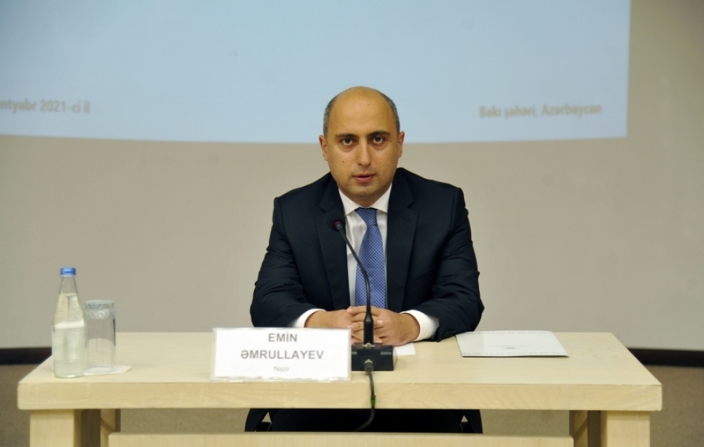 Emin Əmrullayev: Siniflərin 0,4 faizində şagird sayı 40 nəfərdən çoxdur